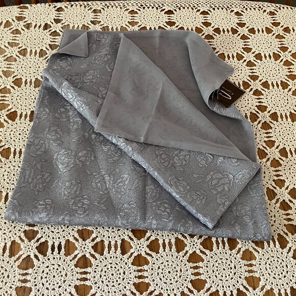 New with Tag Cejon Textured Floral Gray Lined Wrap - Picture 5 of 7